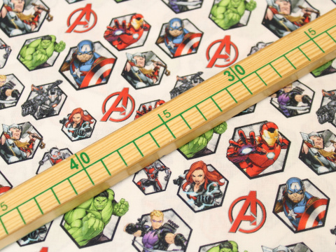 Tkanina bawełna 100% płótno wzór Marvel Avengers Tkanina bawełna 100% płótno wzór Marvel Avengers