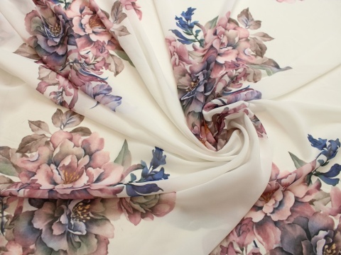 Szyfon kwiaty fioletowo-różowe na białym tle