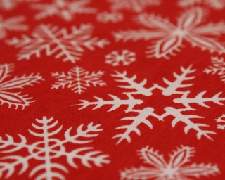 Tkanina bawełniana świąteczna białe śnieżynki na czerwonym