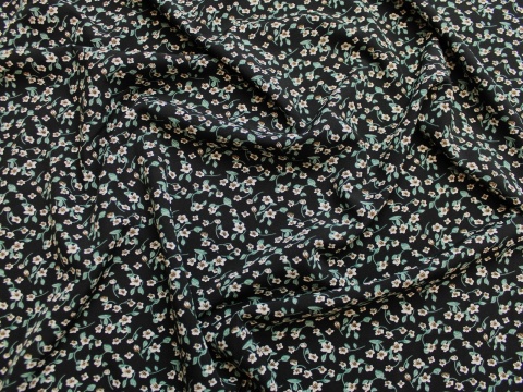 Tkanina silki biała łączka na czarnym