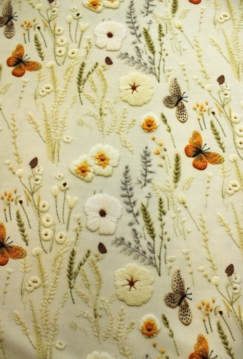 tkanina zasłonowa motylki na beżu