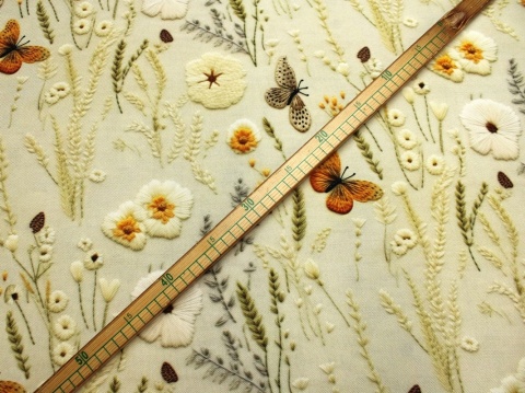 tkanina zasłonowa motylki na beżu